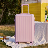 Лавандовая модель с пурпурно-скреткой