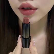 The new color can be directly touched the naked door. Watery clear and low-saturation nude powder. Daily morning commute moisturizing lipstick lipstick.
