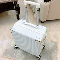 С молнией, белый