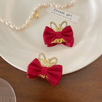 2 куска красного кроличьего ушей