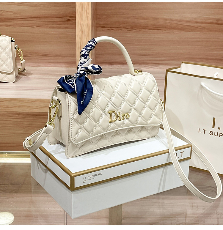 Hong Kong Counter Genuine Leather Women's Bag 2025 New Fashion Big Brand Quilted Bag Hourglass Bag Versatile Small Square Bag for Women
