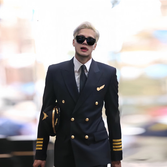 Kapitänsuniform, männlich, Air China, junger Pilot, Anzug, Sicherheitsoverall, Anzug, Bild, Post, Kleidung, Concierge-Anzug