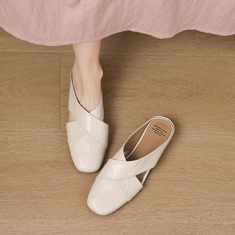 Italy丨Ongysl Simple and Stylish ⭐ 2cm High Heel Genuine Leather Closed-Toe Slippers for Women, Summer Outdoor Wear, Wedge Heel