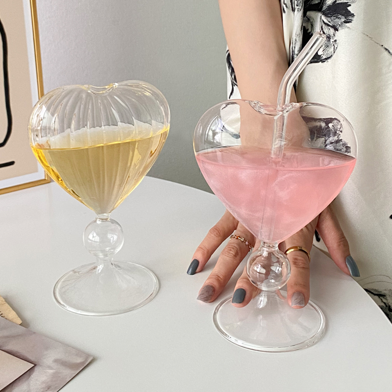 ins Stylish and Beautiful Heart-Shaped Glass Drinking Cup with Straw for Summer Drinks, Juice, Cocktail, Coffee Cup