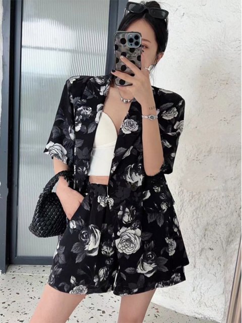 Hong Kong Style Printed Short-Sleeved Suit for Women 2025 Summer Suit Collar Thin Jacket High-Waisted Wide-Leg Shorts Two-Piece Set for Women