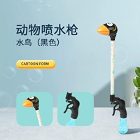 Водяной пистолет с черной водой