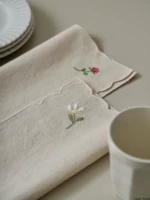 Салфетка isalt плотная из хлопка и льна с рюшами красный/белый цветок 28*28см