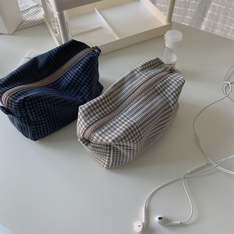 Three-dimensional new check cosmetic bag unisex debris bag large capacity travel storage bag portable simple