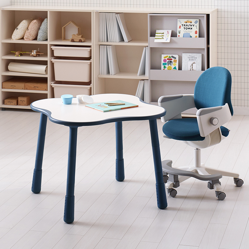 iloom store Korea imported baby four-leaf clover writing game table can be raised and lowered to adjust the children's study table
