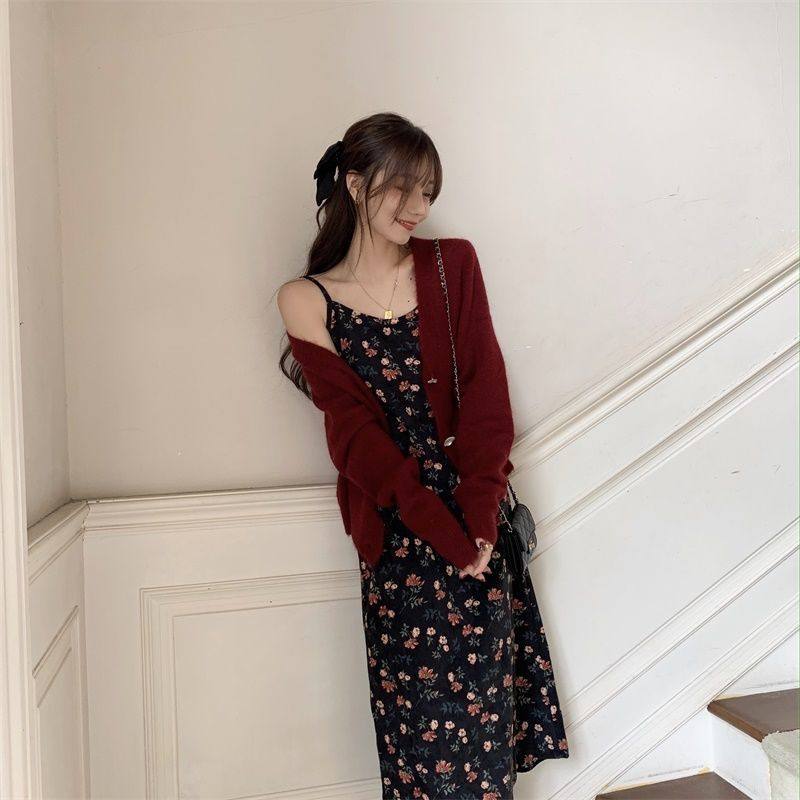 Fall Korean version Conspicuely Sweaters Coat Crushed Flower Harnesses Foreign Dress Vinochio Gentle Wind Women's Suit Two Sets Tide