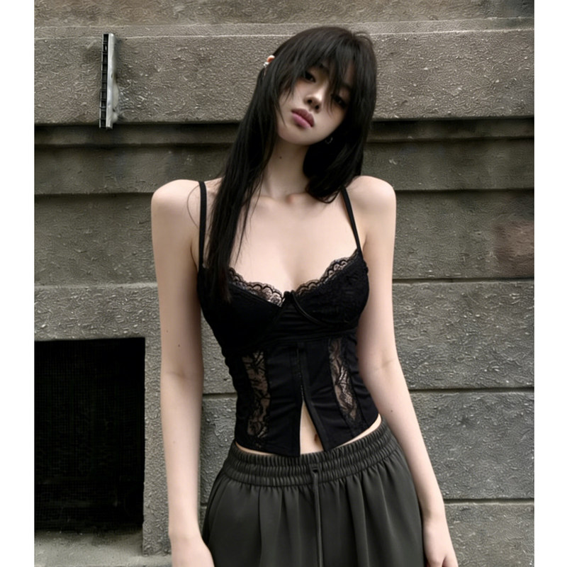 French-Style Sexy Black Lace Camisole with Beautiful Back Design, Integrated Bra, Suitable for Wearing Outside a Suit or as an Inner Layer with Fishbone Mesh