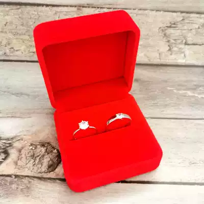 Fake ring Wedding ring A pair of simulated diamond wedding rings used in the marriage proposal ceremony at the wedding scene to exchange the ceremony