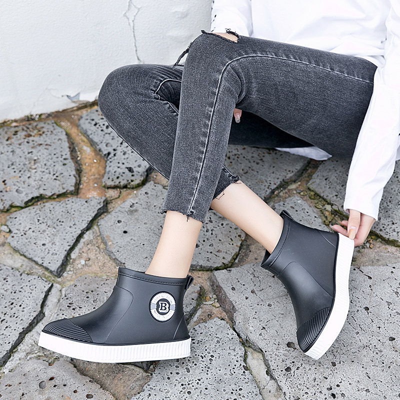 Autumn Winter New Lovers Rain Shoes Fashion 100 Hitch Suede Warm Water Shoes Woman Short Silo Workout Freeze Work Rain Boots Man