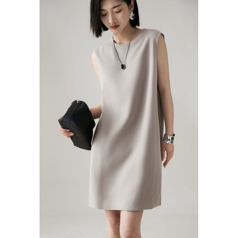 French-Style Exquisite Sleeveless Straight Dress for Women, Summer 2025, Elegant, Slim-Fitting, Stylish, Body-Covering, Classic Mid-Length Dress