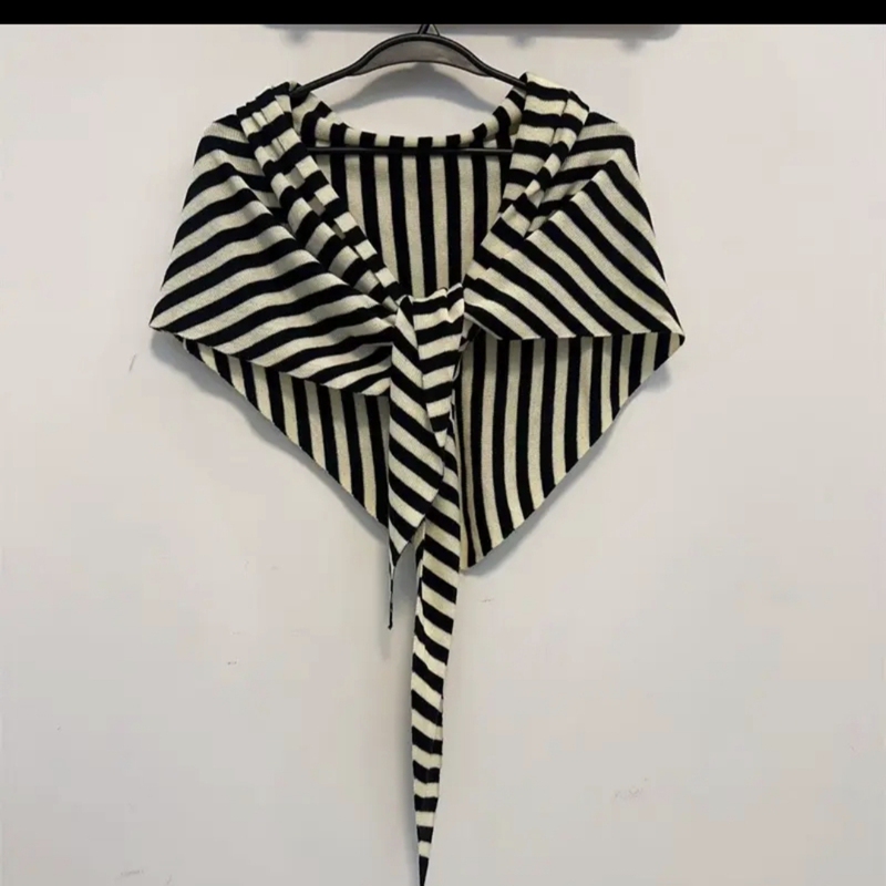 Korean Style Simple and Elegant Striped Knitted Triangle Shawl for Women, Fashionable Design, Versatile for Spring and Autumn, Decorative and Unique Scarf