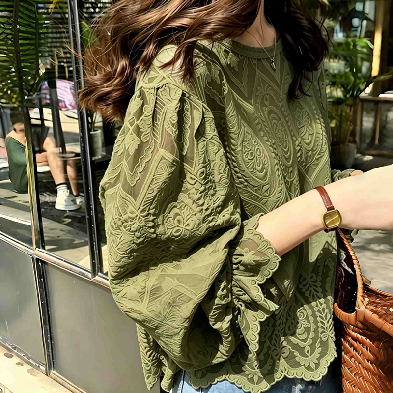 European High-End Vintage Olive Green Plus-Size Women's Top 2026 Summer New Lace Hollow-Out Design Blouse European High-End Vintage Olive Green Plus-Size Women's Top 2026 Summer New Lace Hollow-Out Design Blouse