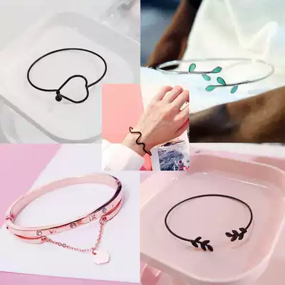 Korean version of temperament simple personality student Joker Mori family friend Net Red couple cold wind hand bracelet female