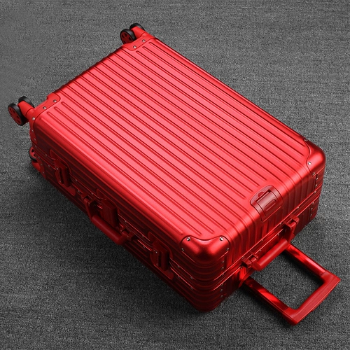 Красный чемодан, коробка для невесты