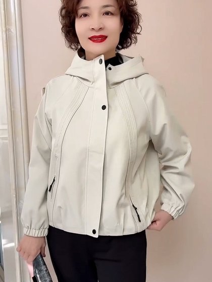 韩版连帽减龄休闲夹克女专柜正品春季薄款中年妈妈百搭风衣短外套