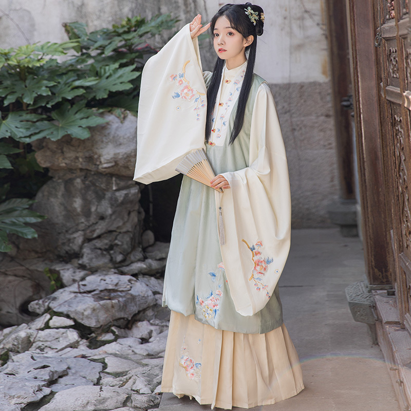 Feiyifang Original Hanfu for Women [Luo Qingzhi] Ming Dynasty Three-Piece Set: Waistcoat, Skirt, Stand Collar Long Shirt with Embroidery for Autumn