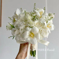 Holding flowers in hand to receive certificate registration bouquet bride wedding fake flowers advanced simulation mix and match tulip photo studio photo studio