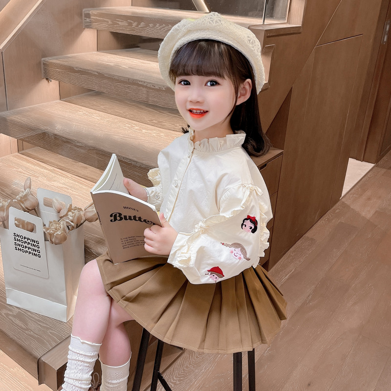 女の子パフスリーブシャツ春2025新しい子供の春ファッショナブルなボトリングシャツベビーインナーシャツ