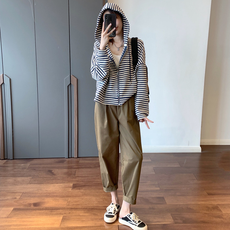 2022 Early spring new women's fashion port Wind retro chic minus-age streak Even hat sportswear two-piece suit pants