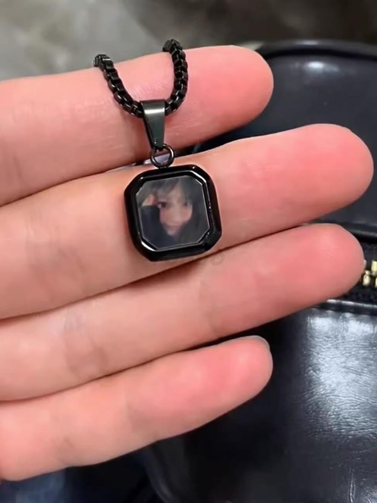 Temperature-Sensitive Color-Changing Necklace, Body Temperature Photo Jewelry, Geometric Square Niche Accessory, Gift for Girlfriend, Couple's Birthday Present