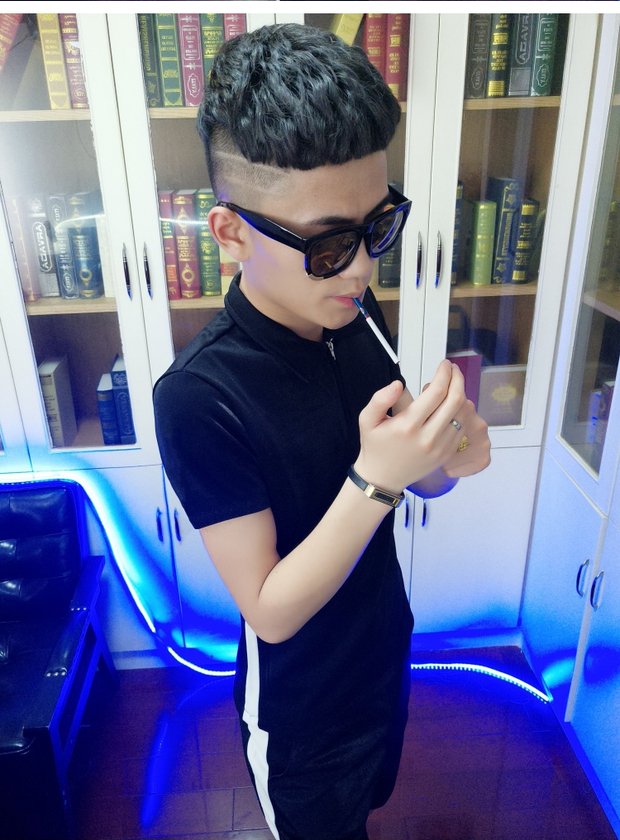 Bộ đồ xã hội nam anh chàng lưới đỏ hai mảnh quần short giản dị phù hợp với mùa hè mỏng phần tay nhanh màu đỏ người đàn ông cùng một đoạn quần jean đen nam