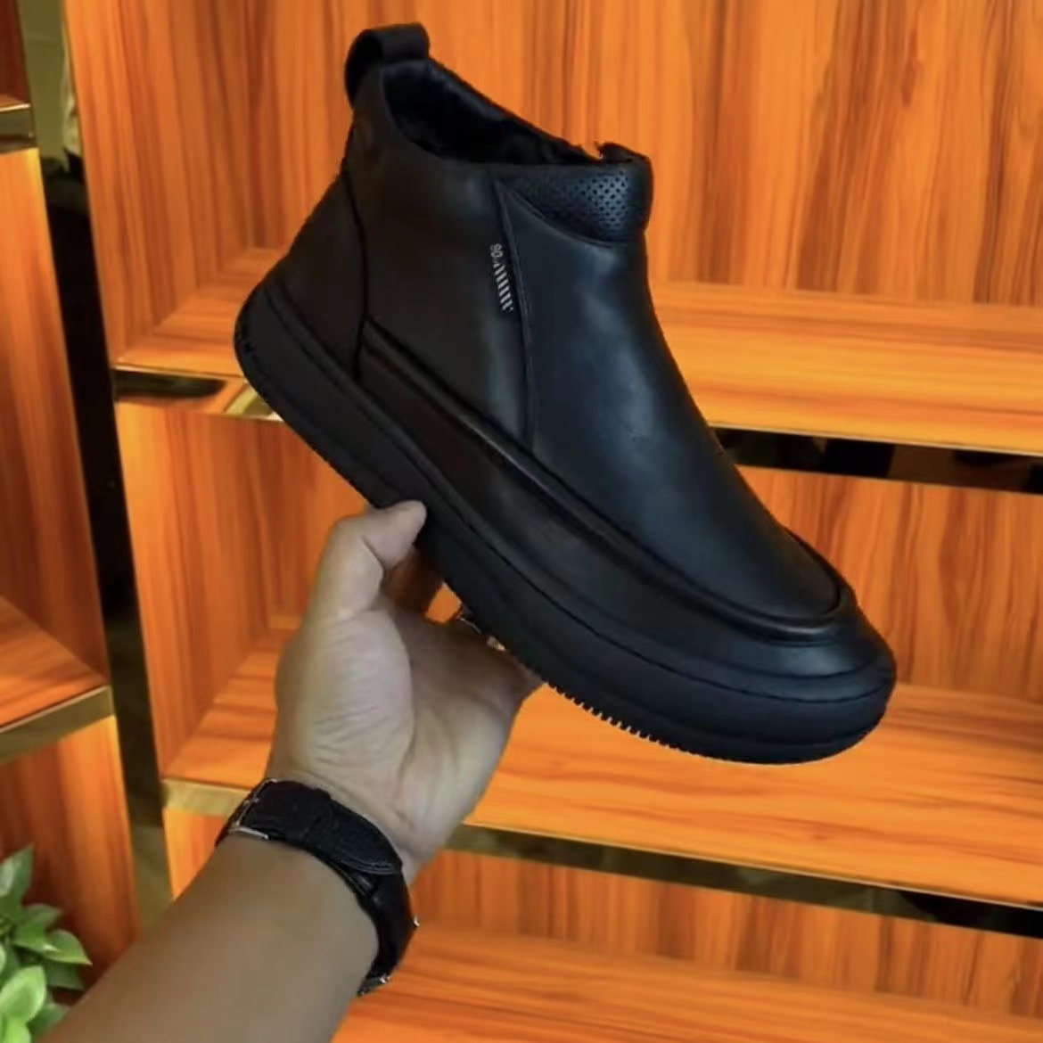 Weishalun winter layer cowhide board new high top men's black plush Korean version casual leather shoes_voghion.com