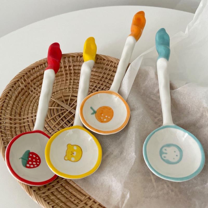 Retro ins wind ceramic spoon cute hand-painted strawberry long handle coffee spoon rice spoon dessert spoon breakfast porridge spoon