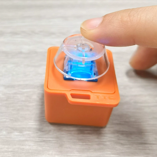 Ось оси тигров поставляется с небольшим светом, чтобы отправить вал