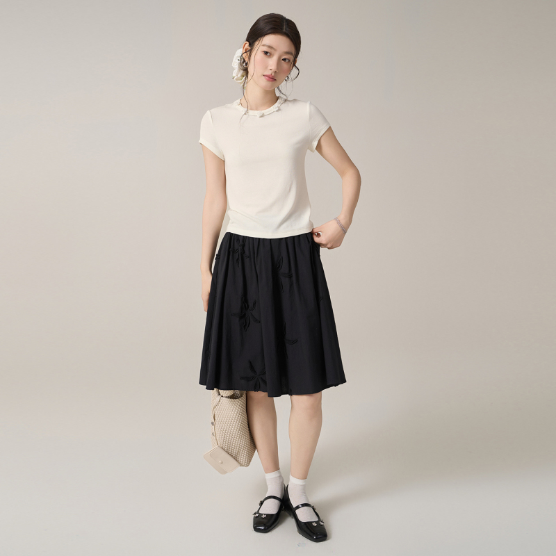 Limoonli Wool Blend Knitted Short-Sleeved Off-White T-Shirt with Floral Decoration on the Neckline, Slim Fit and Versatile Top for Summer