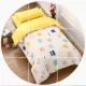 .. Trường mẫu giáo chăn ba mảnh đặt giường cho bé sơ sinh giường lõi bông bốn mùa chăn quilt - Bộ đồ giường trẻ em