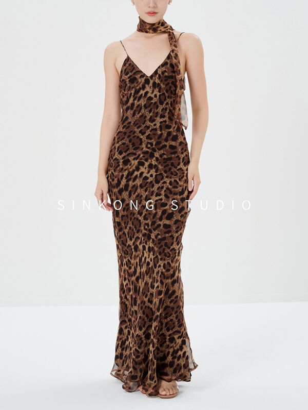Sinkong 100% Mulberry Silk Dark Leopard Print Silk Bias-Cut Mermaid Long Dress V-Neck Slip Dress