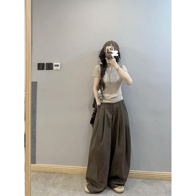 Salt-Style Casual Summer Loose Plus-Size Knit V-Neck Short-Sleeve Sports Suit for Women, High-End Wide-Leg Two-Piece Trendy Set Salt-Style Casual Summer Loose Plus-Size Knit V-Neck Short-Sleeve Sports Suit for Women, High-End Wide-Leg Two-Piece Trendy Set