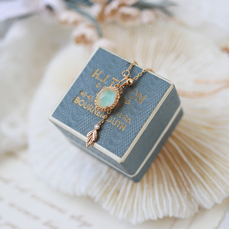 Double-Sided Wearable Natural Iridescent Opal White Crystal Pendant Leaf Y-Shaped Necklace Sterling Silver Age Style Double-Sided Wearable Natural Iridescent Opal White Crystal Pendant Leaf Y-Shaped Necklace Sterling Silver Age Style