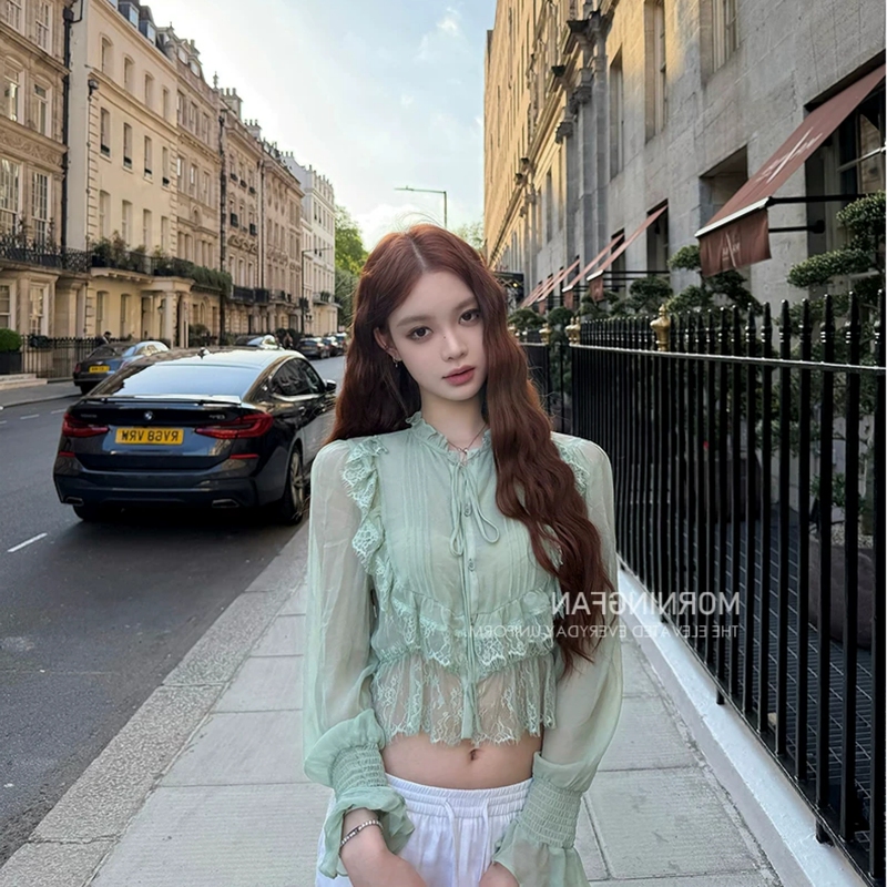 Fan Fan's "Bambi" Beauty Filter French Lace Long-Sleeve Shirt + Blue and Pink Lace Blouse Good Morning