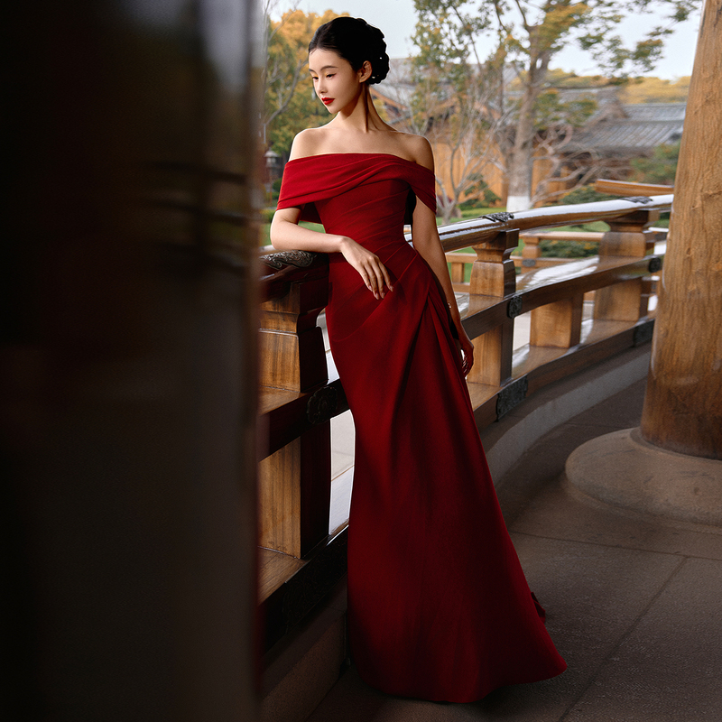 French-Style Toast Dress for the Bride, One-Shoulder, High-End, Light Luxury, Niche Satin Wedding Red Engagement Fishtail Dress