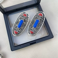 Овальная пара синих сапфиров