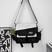 Черный человек белый+зеленые динозавры