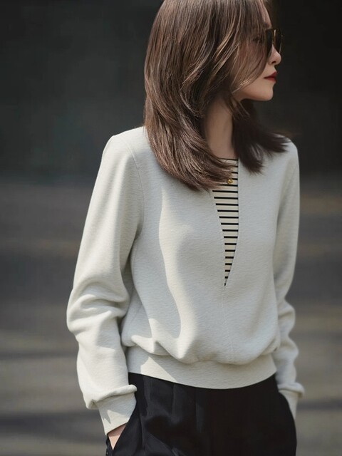 Spring Season, Very Stylish and Unique Design Tops, Chic, Sophisticated, Niche, Non-Repetitive, Trendy, Age-Reducing Gray Sweatshirt