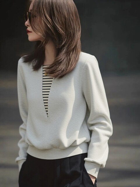 Spring Season, Very Stylish and Unique Design Tops, Chic, Sophisticated, Niche, Non-Repetitive, Trendy, Age-Reducing Gray Sweatshirt