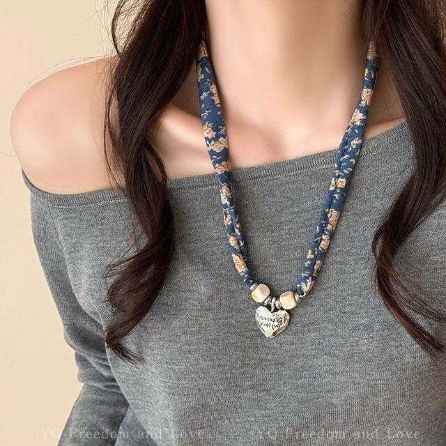 Dark Blue Floral Silk Scarf with Heart-Shaped Water Drop Necklace for Women, Unique Design for Autumn and Winter, Long Sweater Chain Clothing Accessory