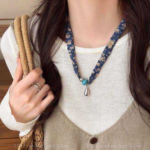 Dark Blue Floral Silk Scarf with Heart-Shaped Water Drop Necklace for Women, Unique Design for Autumn and Winter, Long Sweater Chain Clothing Accessory