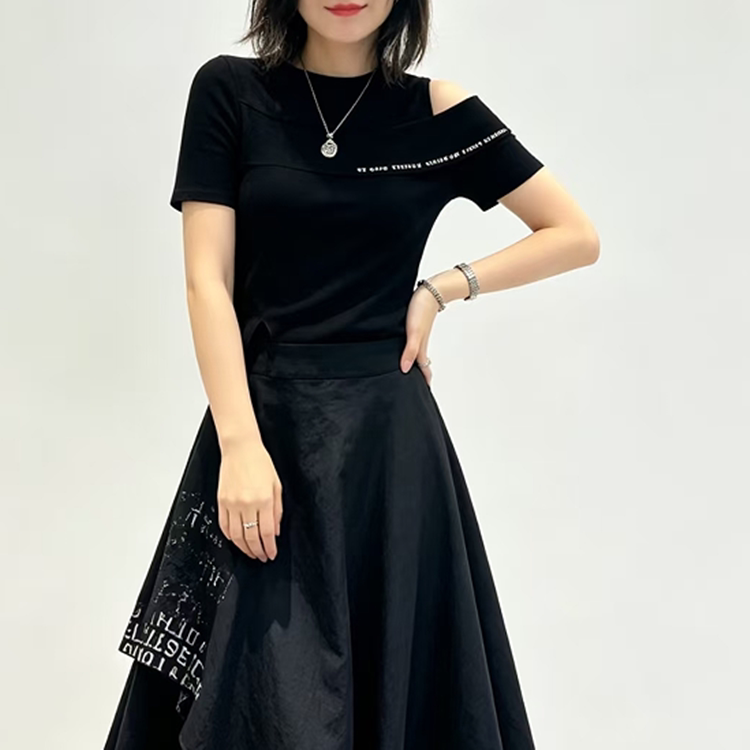 2026 Summer New Style Shengchuang Shengdiao Round Neck Off-Shoulder Letter Print Slit Knit Sweater for Women S26283506