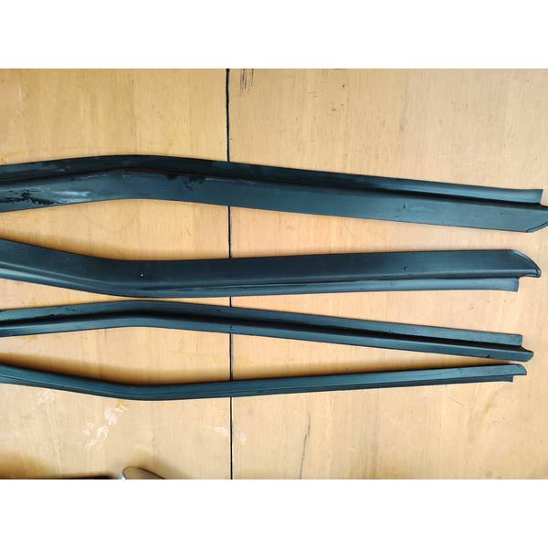 Negotiable Price for Wuling Zhiguang Car Door, Front Door, Window, Rain Guard Set (Interior + Exterior)