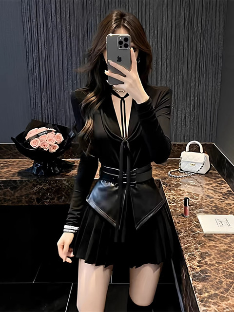 Black Pu Leather Patchwork Top and High-Waisted Slimming Pleated Short Skirt Two-Piece Set for Women, New Autumn and Winter Style, Elegant and Mature Outfit