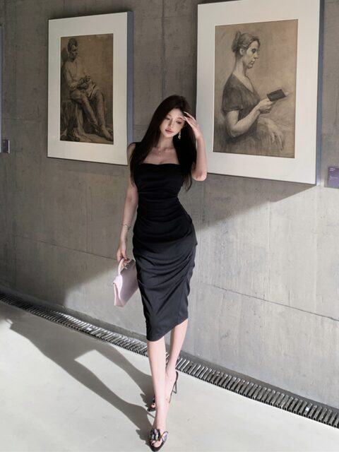 Korean-Style Chic Little Black Dress, New Autumn Long Dress for Women, Stylish Dress with Cut-Out Shoulder and Backless Design