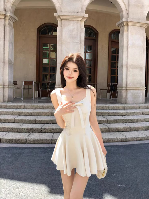 French-Style Pure and Elegant Bow-Tie Suspender Dress, Feminine and Rich Lady-Like, Waist-Cinching, Slimming Short Skirt, New Summer Style